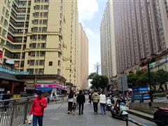 半山小镇房东直租门面  180平方 